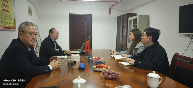 1錦華公司領(lǐng)導(dǎo)與藥大科研人員座談.jpg