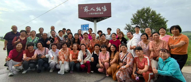 7、蘇人牧場山門合影.jpg