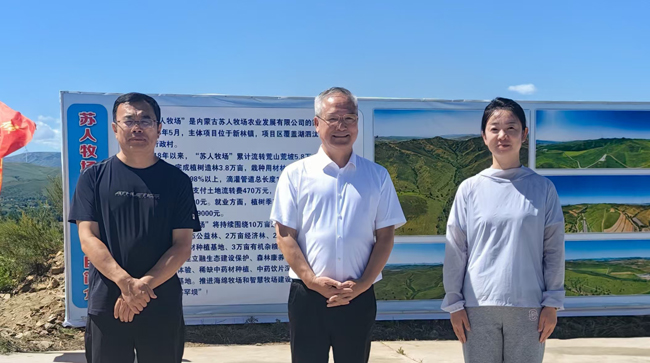 3縣委書記張志剛，縣長遲亞玲與蘇總合影留念.jpg